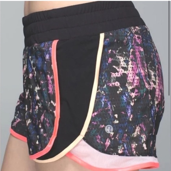 Lululemon Super Squad Short Floral Sport Black Multi / Black - Picture 2 of 12